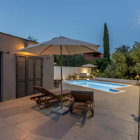 2nightstudios Gostinjska kuća 4*