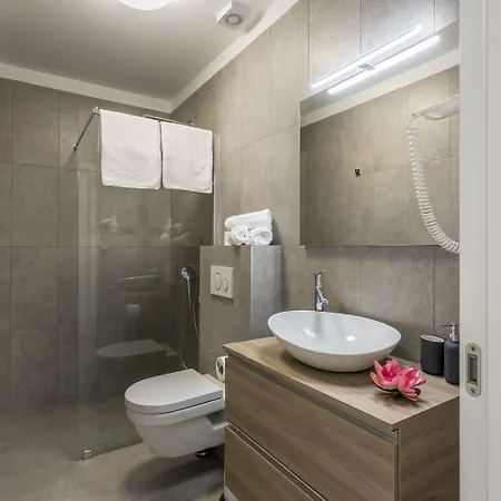 Gostinjska kuća 2nightstudios 4*