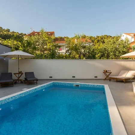 2nightstudios 4* Split