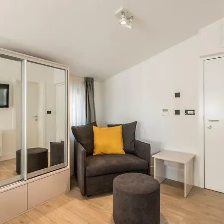 2nightstudios Gostinjska kuća 4*