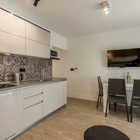 Gostinjska kuća 2nightstudios 4*