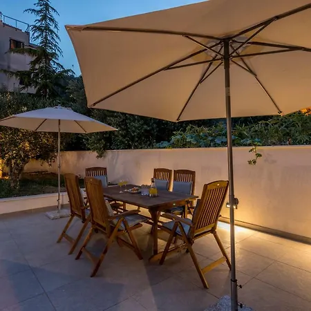 2nightstudios Gostinjska kuća 4*