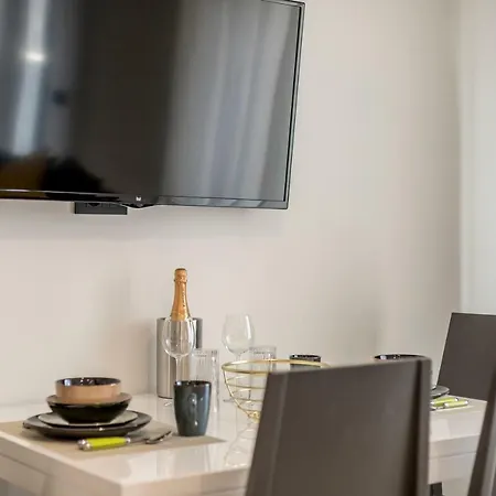 Konukevi 2nightstudios 4*